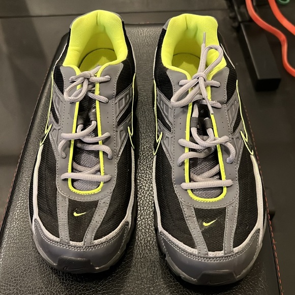 Men’s Nike Initiator Sneaker - Picture 2 of 5